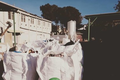 Entregan las mantas recogidas en el Camp de Tarragona a Proactiva Open Arms