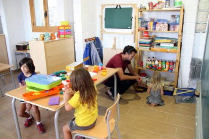 L'escola de Mont-ral reobre portes 18 anys després amb una desena d'alumnes