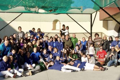 Castells horizontales para recaudar dinero para el Maratón de TV3