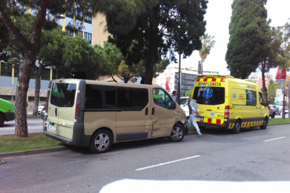 Macrobaralla a l'avinguda Roma a causa d'un accident de trànsit