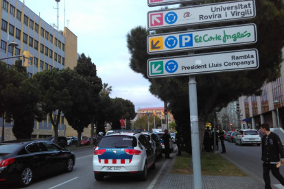 Macrobaralla a l'avinguda Roma a causa d'un accident de trànsit