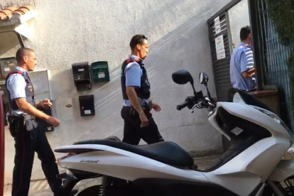 Nou enfrontament entre els ocupes i els veïns de Villajardín a Vilafortuny per l'ús de la piscina