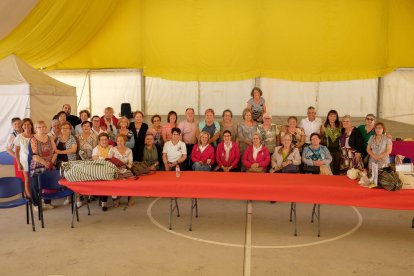 Dansa i puntaires pels carrers de Perafort