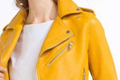 La invasió groga: la biker del Zara