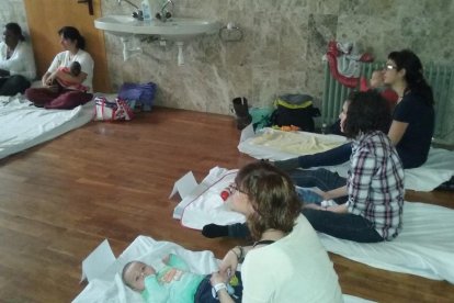 El CAP La Granja fa un taller de massatge infantil