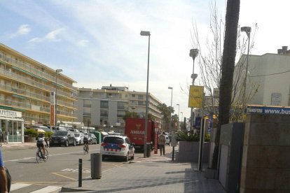 Tres manters fugen durant una batuda contra el top manta a Cambrils