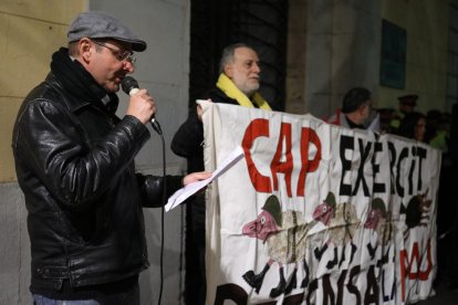 La Rambla Nova viu una marxa en protesta per la presència de l'Excèrcit