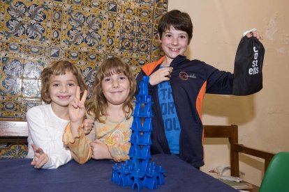 Los escaparates del comercio de Valls se llenan de motivos castellers