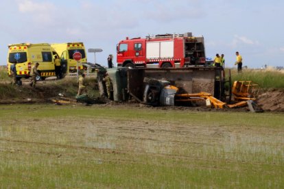 Amposta, carretera, accidente, camión, TV-3405, bombero, coche, turismo, mossos|mozos