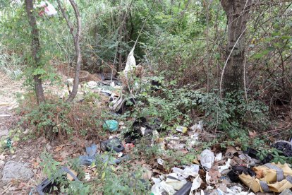 La llera del Francolí, un espai sec i amb molta brutícia acumulada
