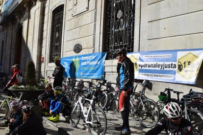 Los ciclistas reclaman más seguridad y endurecimiento de las leyes