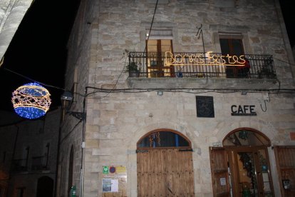 Conesa dona la benvinguda al Nadal amb l'encesa de llums