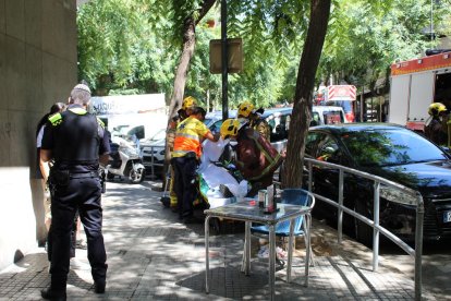 Al menys tres ferits en esclatar una màquina de 'vènding' 24 hores a Tarragona