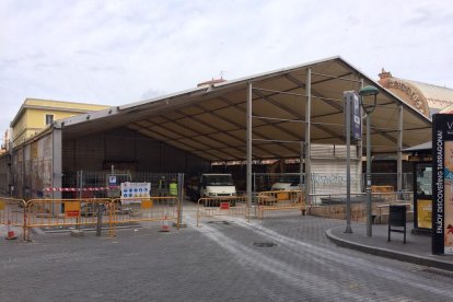 Avança el desmuntatge de l'envelat de la plaça Corsini