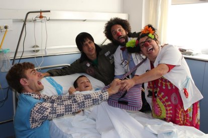 Personatges del Club Super 3 visiten els infants ingressats al Joan XXIII