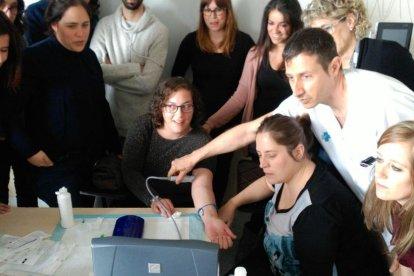 Sanitarios del Joan XXIII se forman en la Vall d'Hebron en cuidados intensivos pediátricos