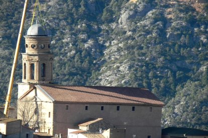 La iglesia parroquial de Sant Jaume Apòstol luce un nuevo coronamiento del campanario