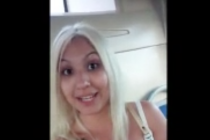 Penja a Facebook el vídeo d'un noi masturbant-se al seu costat en un autobús públic