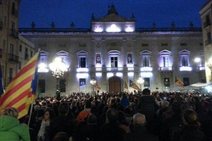 La plaça de la Font s'omple per reclamar la llibertat dels presos polítics