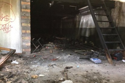 El Ayuntamiento requiere cerrar un peligroso local abandonado, sin éxito