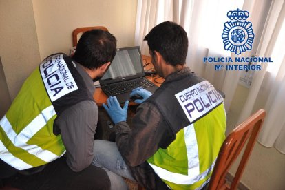 Detenido un tarraconense multireincindent por distribuir pornografía infantil vía Whattsapp
