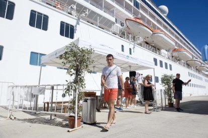 Els creueristes trien la Tàrraco romana però deixen pocs diners a les tendes