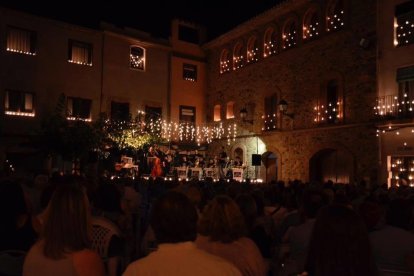 Riudecanyes recauda más de 3.500 euros entre el Concert de les Espelmes y la Sardinada
