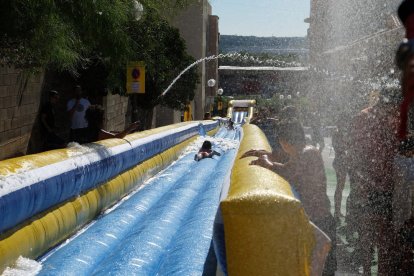 Humor Amarillo i el tobogan aquàtic, protagonistes a la Pobla dissabte passat