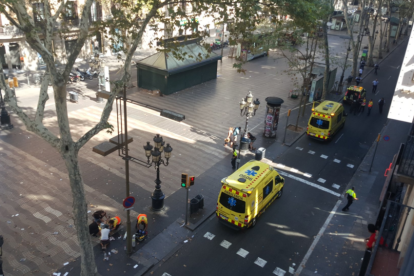 Diversos ferits en un atropellament massiu a les Rambles de Barcelona