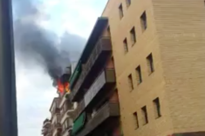 Un mort en cremar totalment un pis a Vila-seca