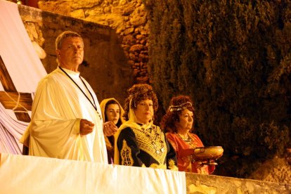 Un centenar d'altafullencs recreen el XVIIè Camí de la Creu