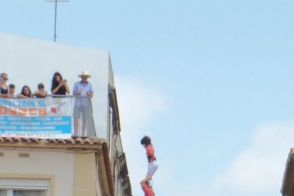 Els Castellers de Vilafranca descarreguen un nou 3de10fm a la plaça de la Vila de l'Arboç