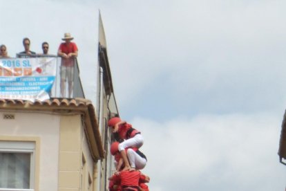 Els Castellers de Vilafranca descarreguen un nou 3de10fm a la plaça de la Vila de l'Arboç