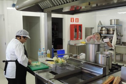 Onada estrena un comedor social y promueve huertos en el Espacio de Encuentro