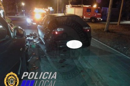 Una noia, ferida crítica en sortir projectada quan anava sobre el capó d'un cotxe al Vendrell