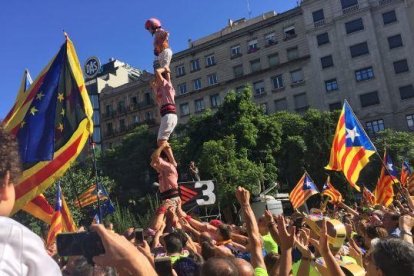 El centro de Barcelona se llena a una hora del inicio de la manifestación de la 'Diada del Sí'