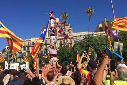 El centro de Barcelona se llena a una hora del inicio de la manifestación de la 'Diada del Sí'