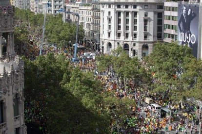 Barcelona luce un signo positivo a favor de la democracia y la libertad