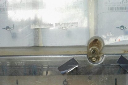 La denúncia dels veïns de Villajardín obliga els ocupes a marxar de la casa