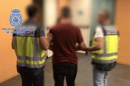 Arrestat un britànic per violar les seves germanastres i deixar-les embarassades