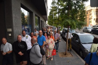 Molts lectors del Més ja tenen la seva motxilla de Santa Tecla