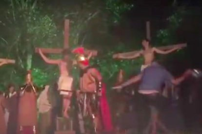 Invade una obra de teatro sobre Semana Santa y agrede a un soldado para 'salvar' a Jesús