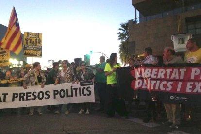 Milers de tarragonins es manifesten per commemorar l'1-O