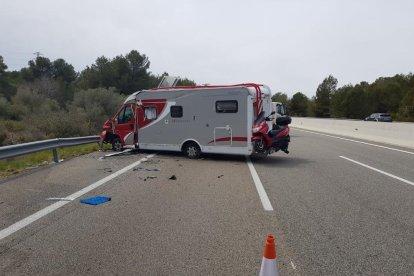 Colas de 12 kilómetros por un accidente en la AP-7, en el término de la Riera de Gaià