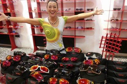 Revisiones visuales y gafas para los habitantes de Tujereng