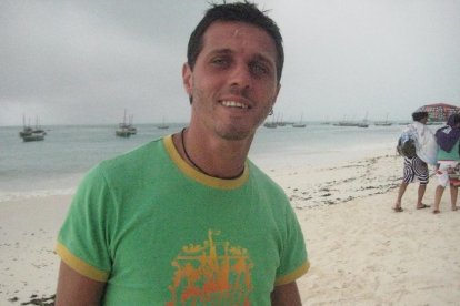 Buscan al propietario de estas fotos perdidas en la platja Llarga