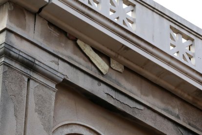 Gairebé deu anys després de tancar, la Tabacalera segueix deteriorant-se