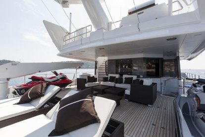 Un yate de 'superlujo' atraca en el Port de Tarragona