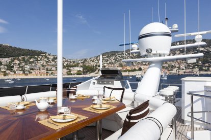 Un yate de 'superlujo' atraca en el Port de Tarragona