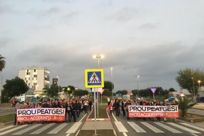 Marxa lenta entre Cunit i Segur per reclamar la gratuïtat de la C-32